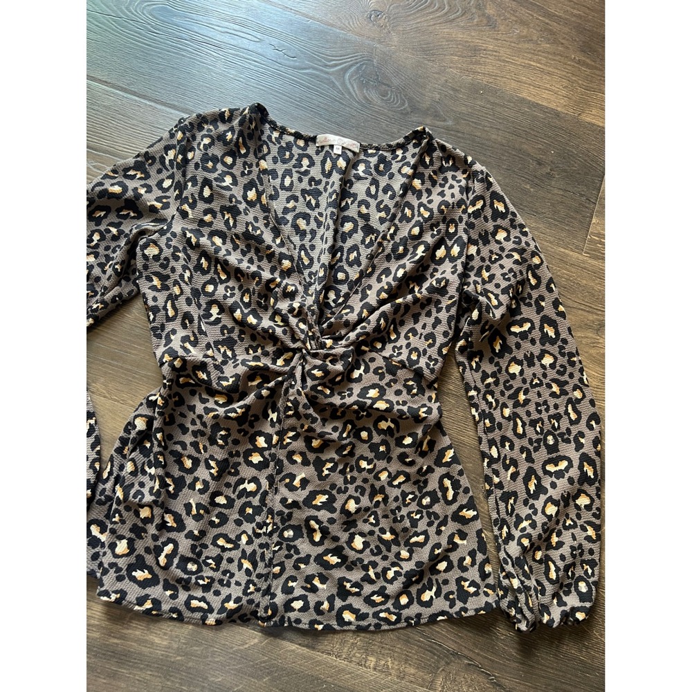 Willow & Root‎ Women's Medium Leopard Print Long Sleeve Twist Front Top